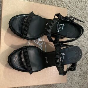 Christian Louboutin women’s black size 37 wedge